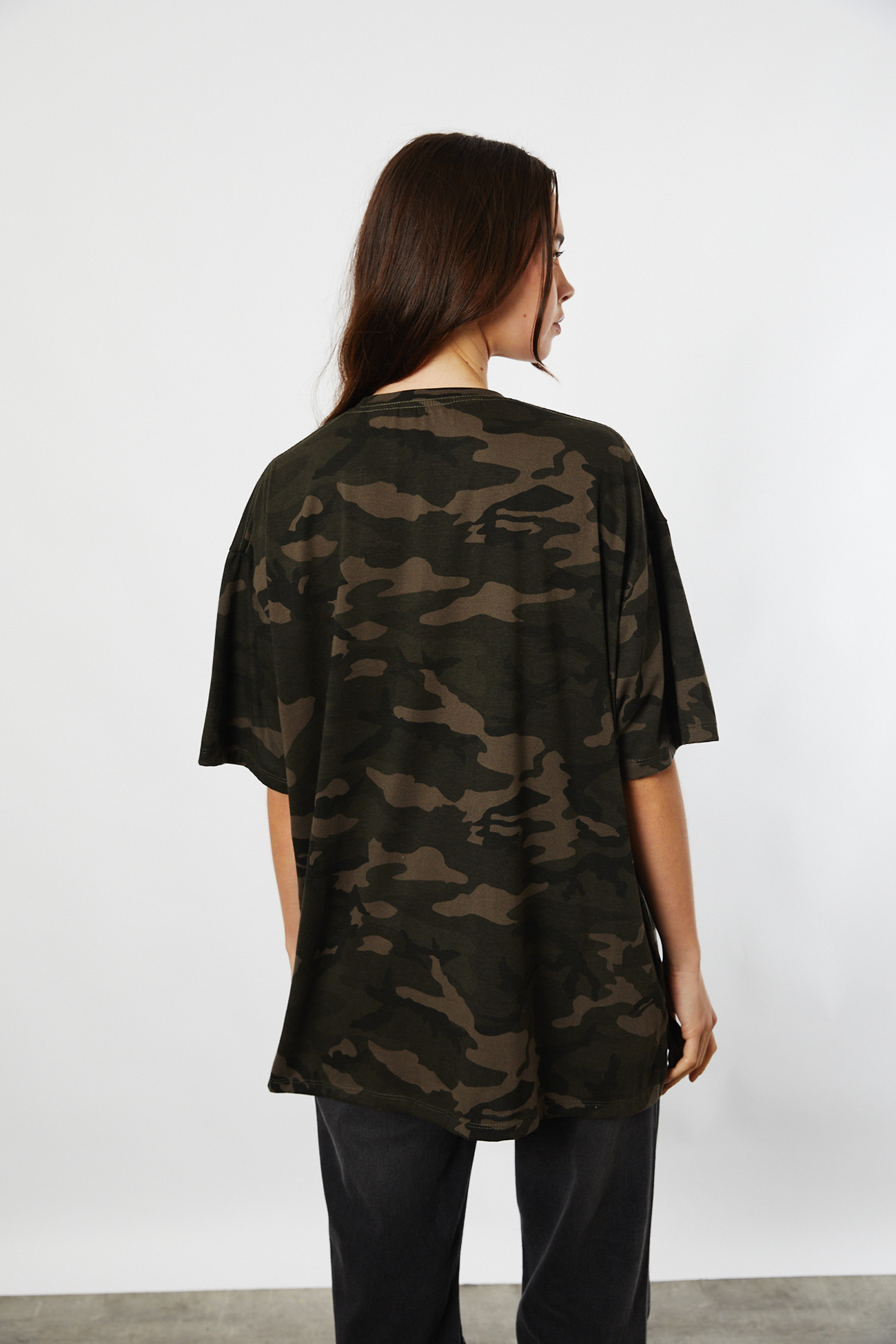 johnlcook_remera-one-size-camo_44-27-2024__picture-17818